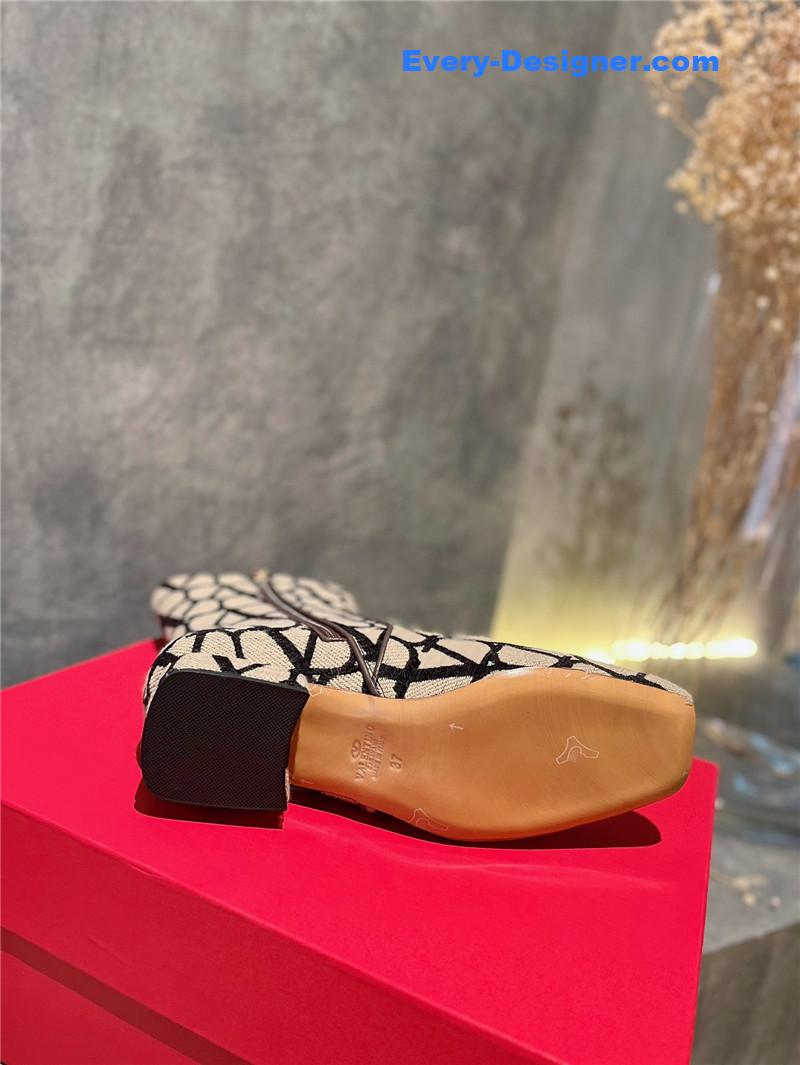 Va1e*ntin0 leather outsole ankle boots