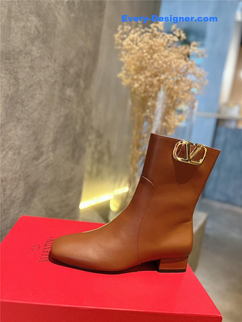 Va1e*ntin0 leather outsole ankle boots