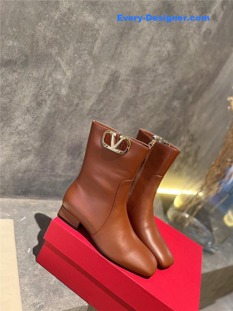Va1e*ntin0 leather outsole ankle boots