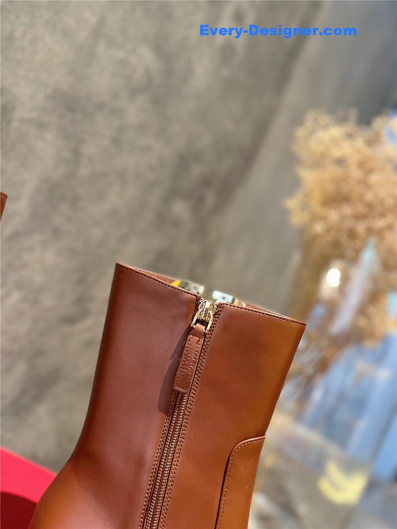 Va1e*ntin0 leather outsole ankle boots