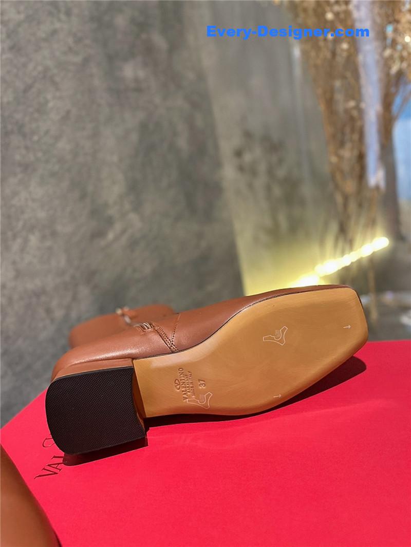 Va1e*ntin0 leather outsole ankle boots