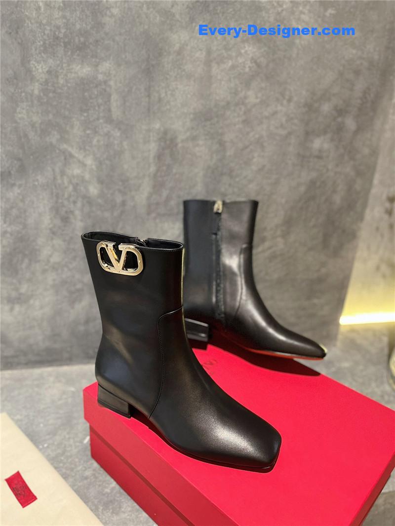Va1e*ntin0 leather outsole ankle boots