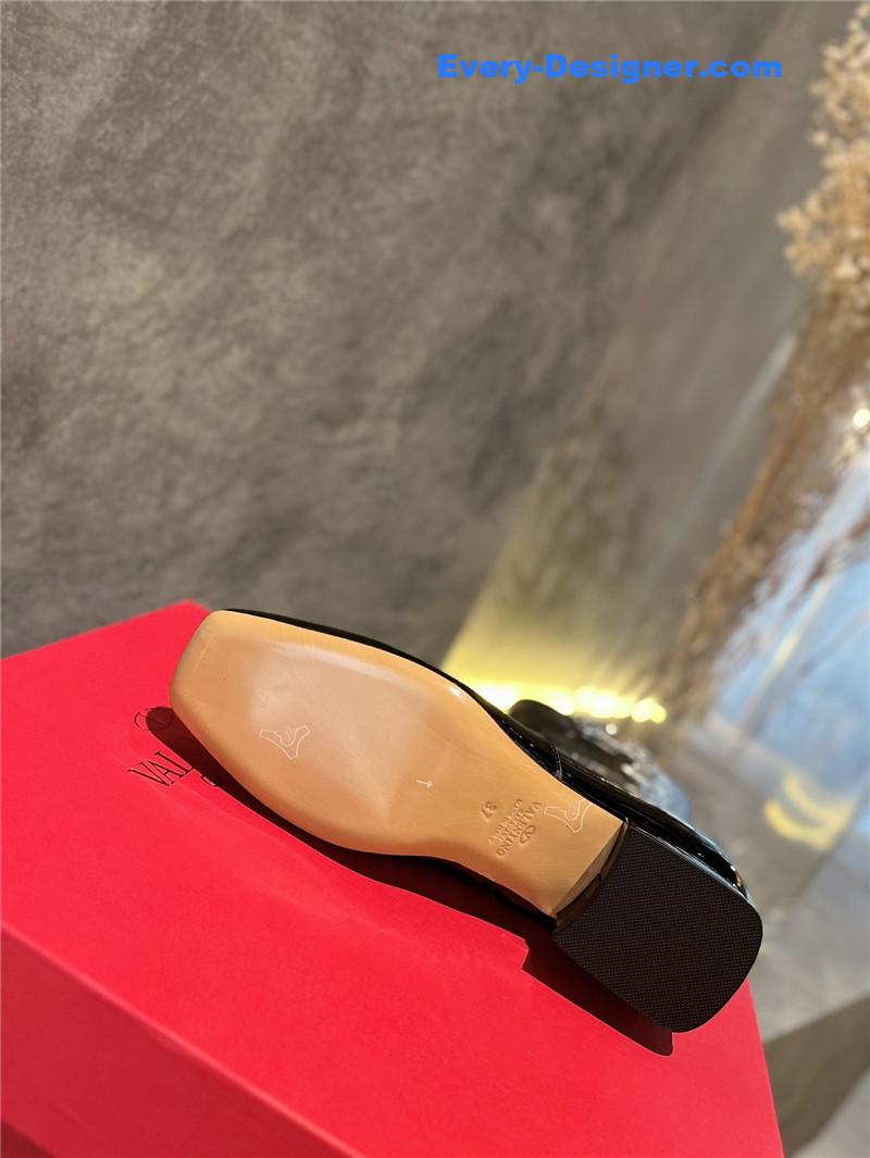 Va1e*ntin0 leather outsole ankle boots