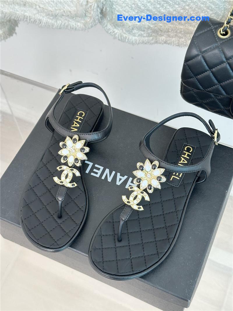 CC camellia double C pinch sandals