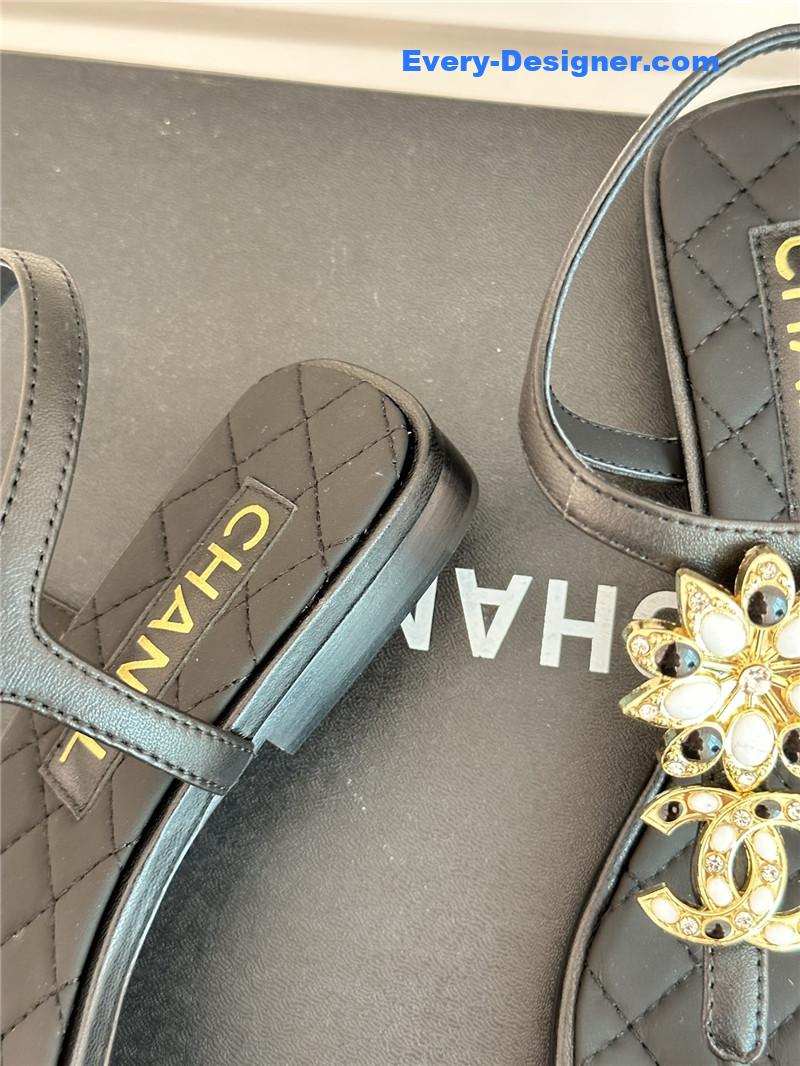 CC camellia double C pinch sandals