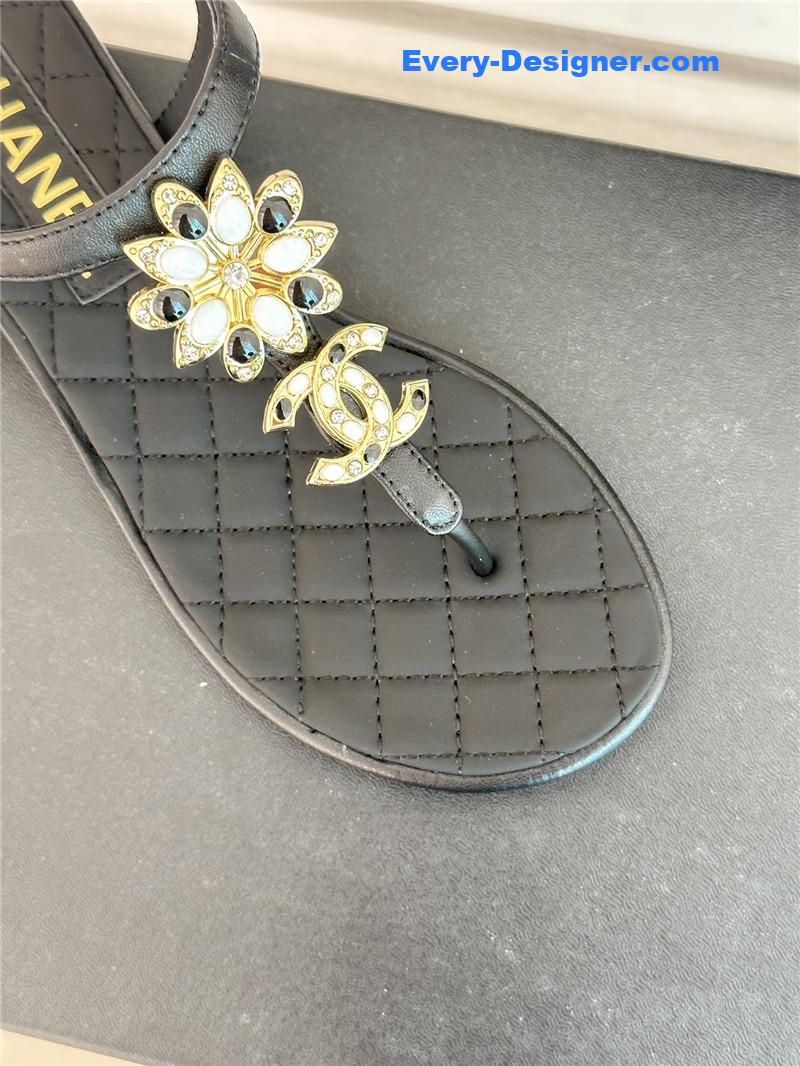 CC camellia double C pinch sandals