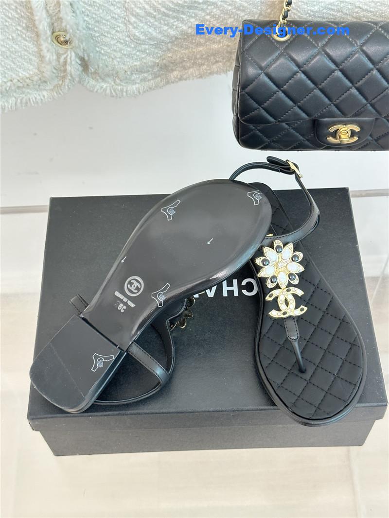 CC camellia double C pinch sandals