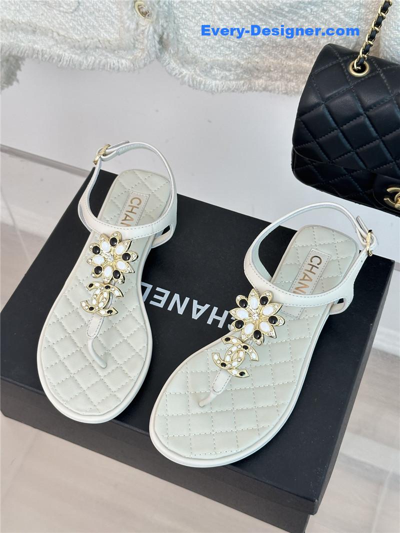 CC camellia double C pinch sandals
