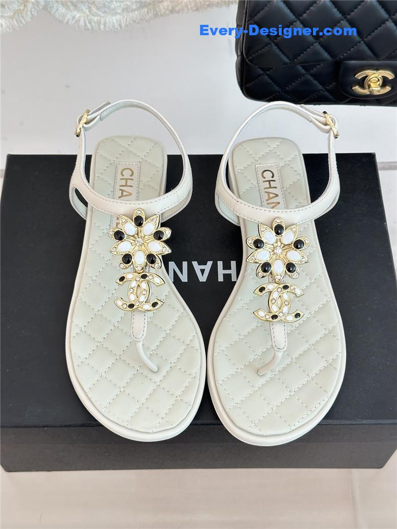 CC camellia double C pinch sandals