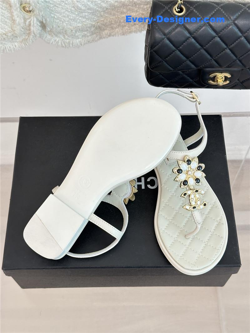 CC camellia double C pinch sandals