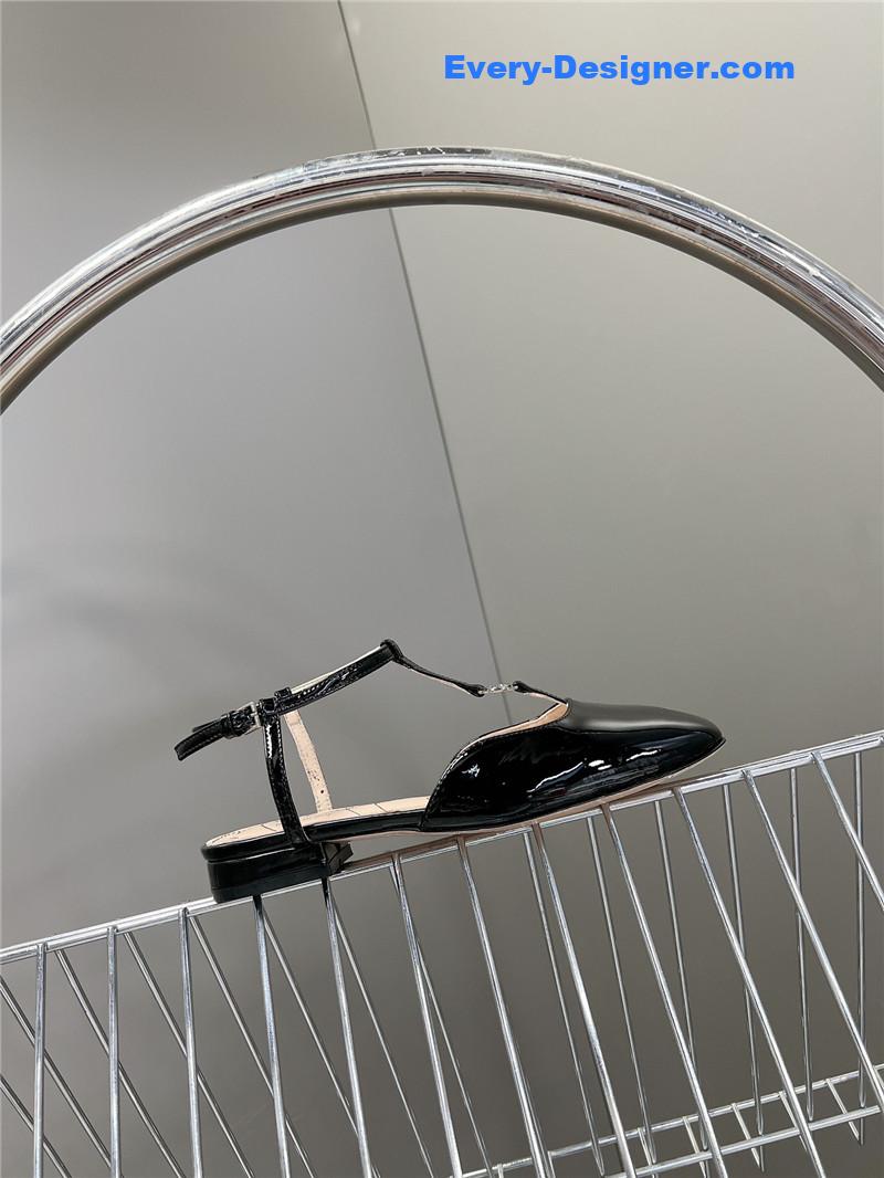 Gvc*1 double g hardware buckle embellished sandals