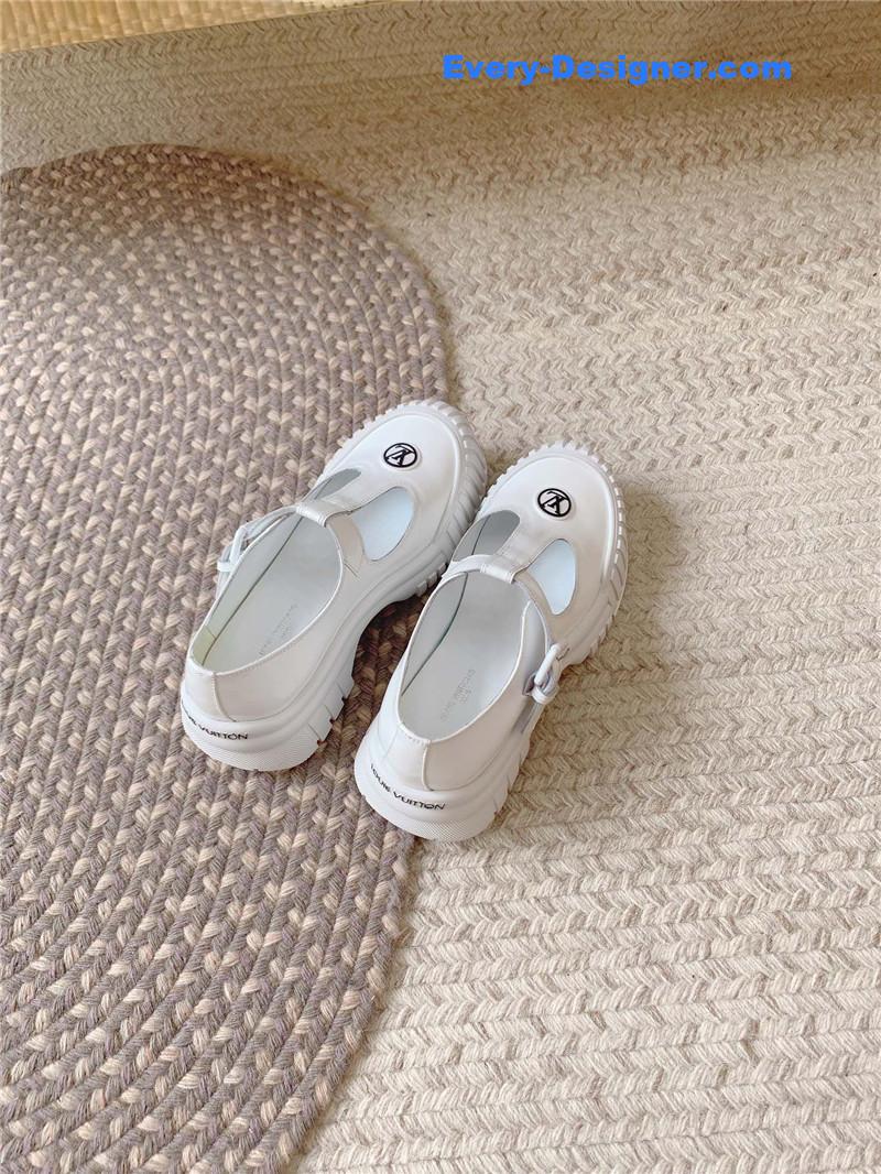 l0vis Vvtt0n ruby flat mary jane