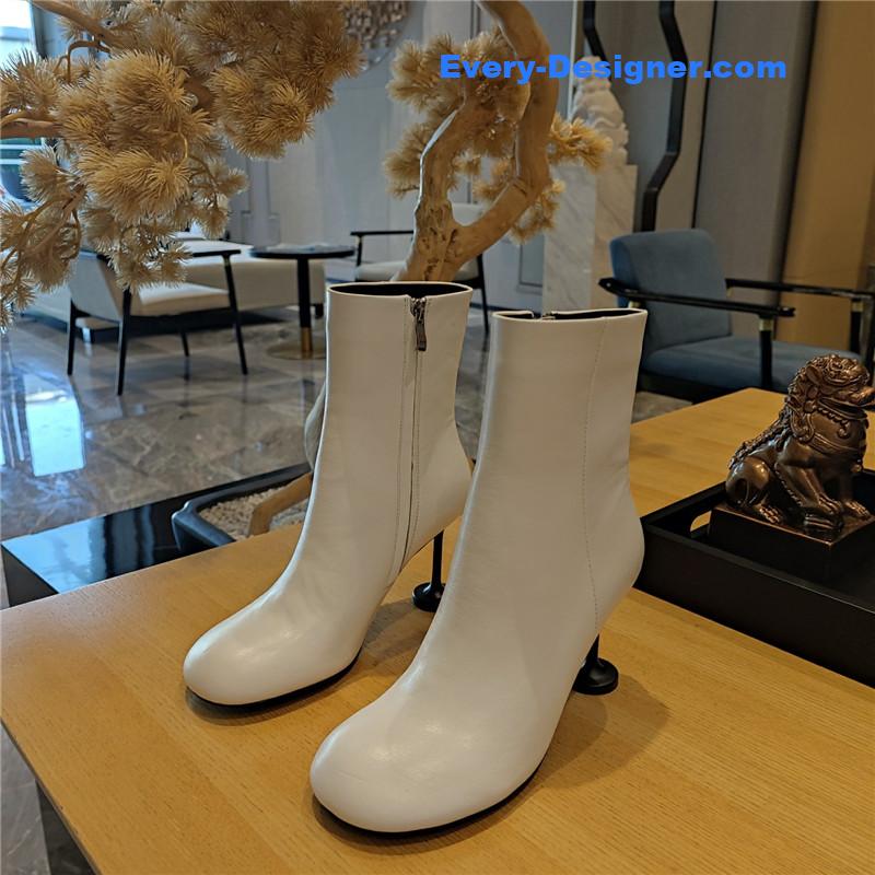 Ba1en*iaga wine glass heeled round toe boots