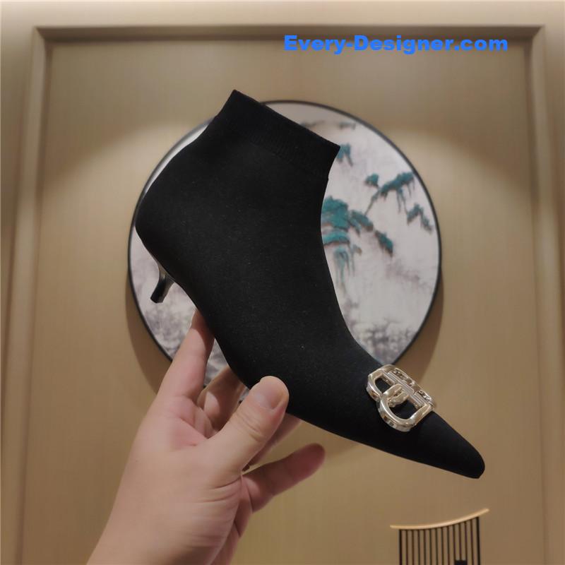 Ba1en*iaga new cat with small boots