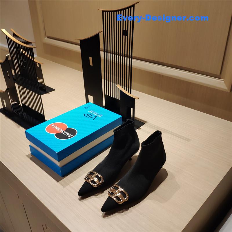 Balenciaga new cat with small boots