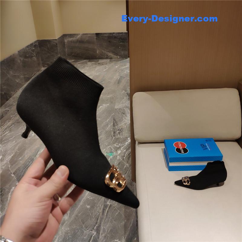 Ba1en*iaga new cat with small boots