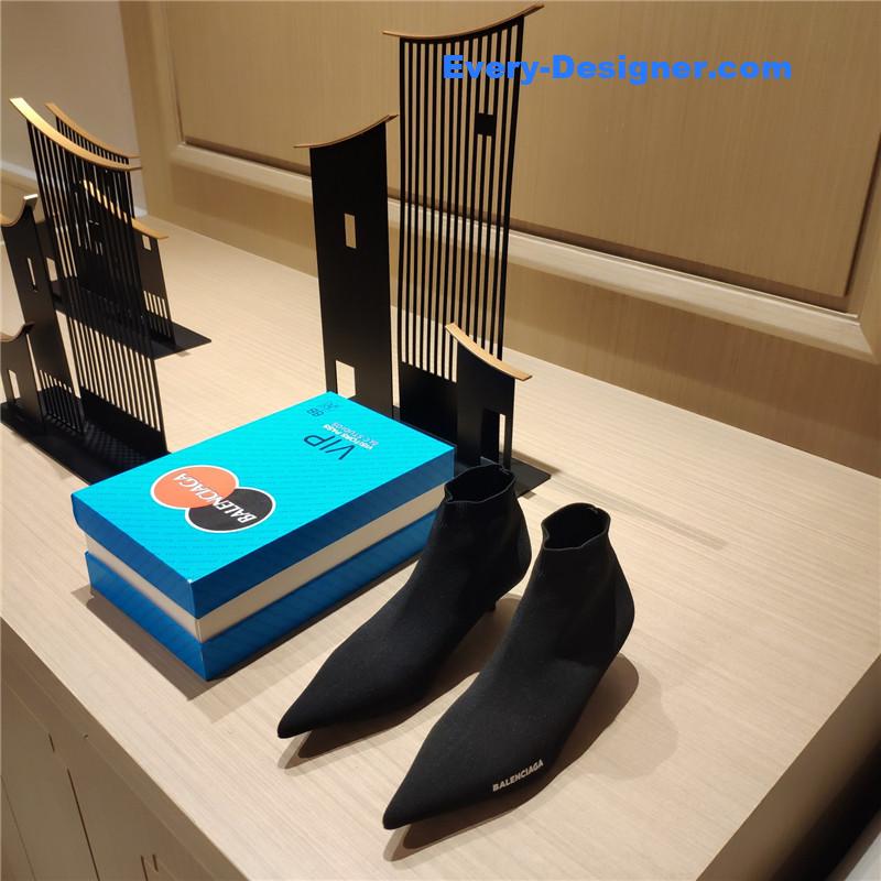 Ba1en*iaga new cat with small boots