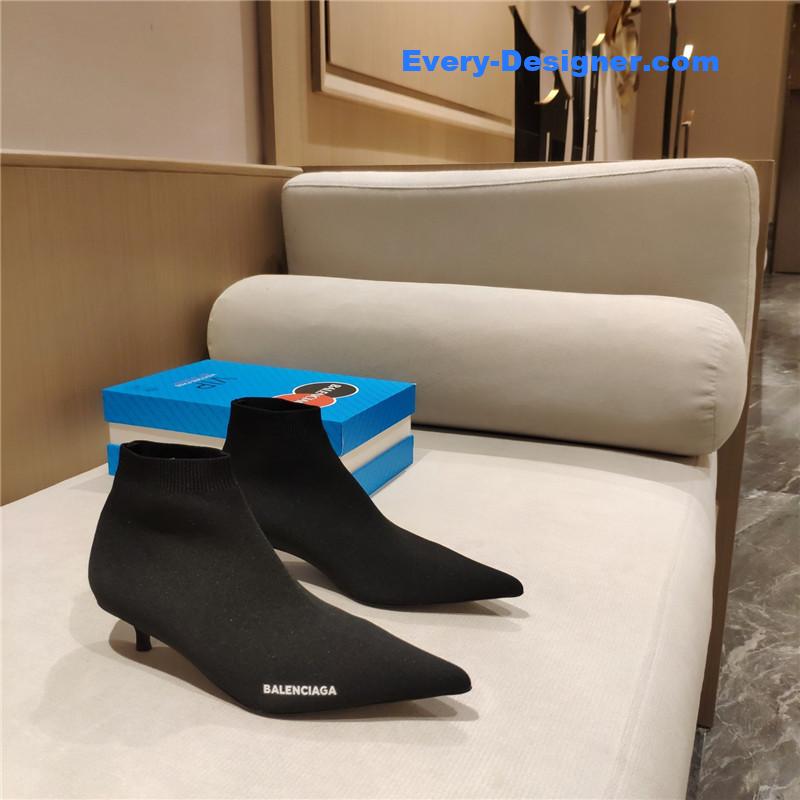 Ba1en*iaga new cat with small boots