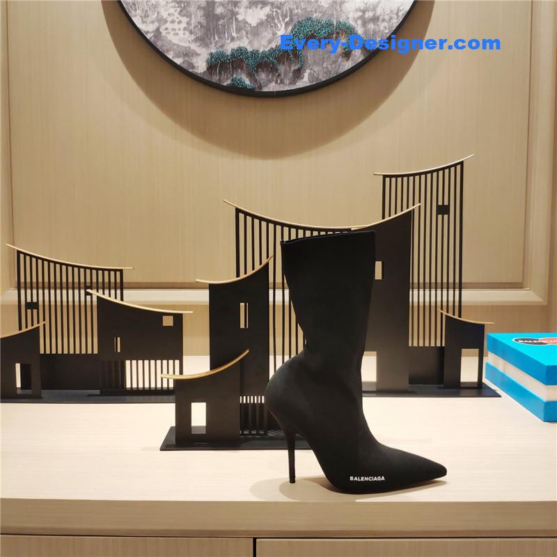 Ba1en*iaga new cat with small boots