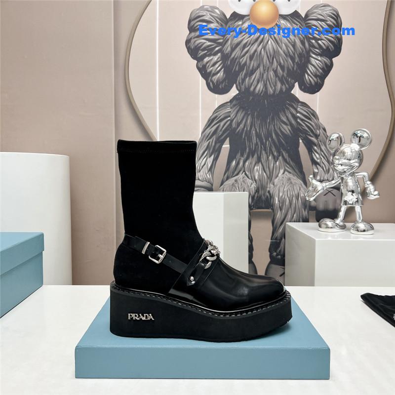 Pra*a round toe stretch platform boots