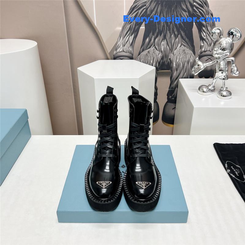 Pra*a round toe platform lace-up ankle boots