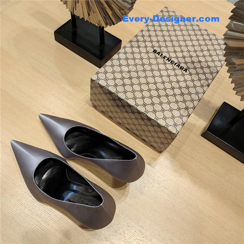 Ba1en*iaga prismatic triangle mules pumps