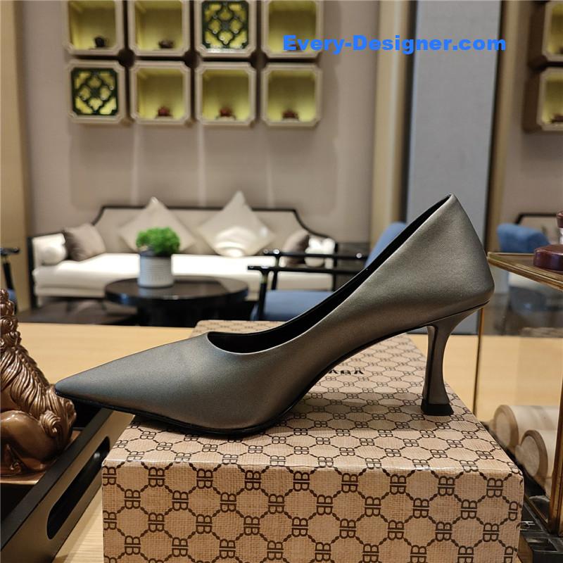 Ba1en*iaga prismatic triangle mules pumps