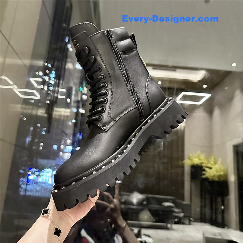 Va1e*ntin0 rivet style martin boots