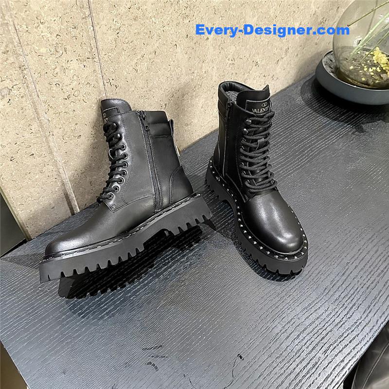 Va1e*ntin0 rivet style martin boots