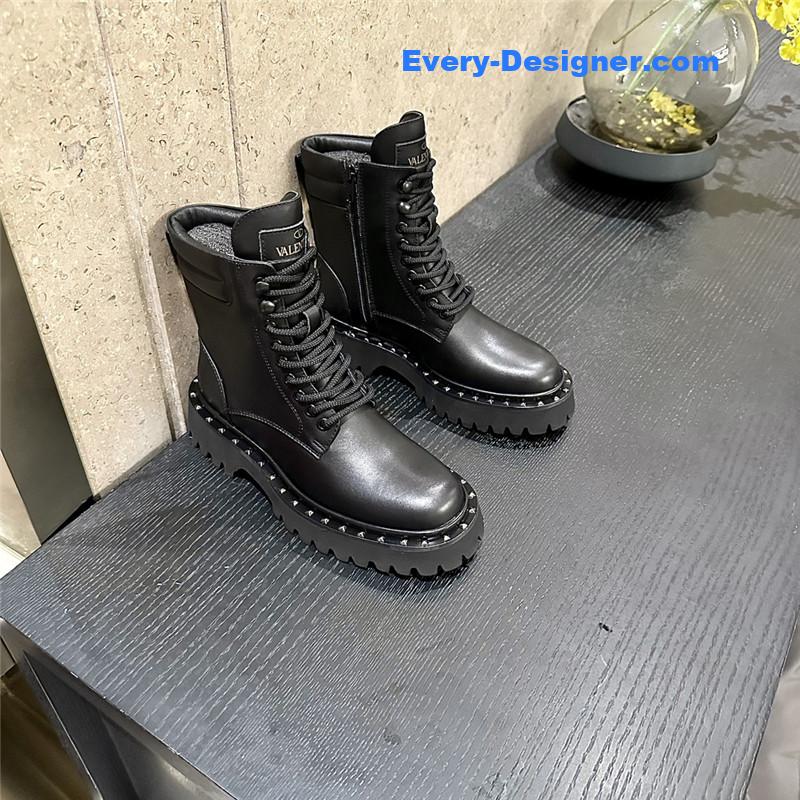Va1e*ntin0 rivet style martin boots