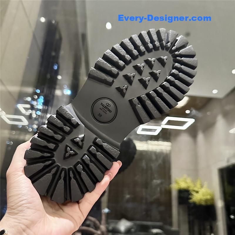 Va1e*ntin0 rivet style martin boots