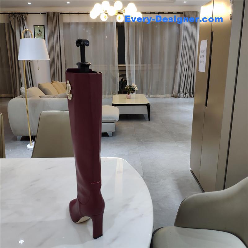 J1m*y Ch00 signature jc buckle chunky heel leather boots