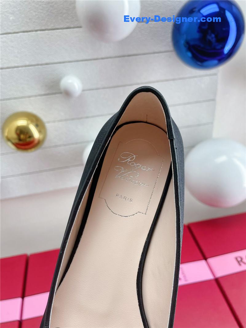 Roger vivier pearl embroidered buckle loafers