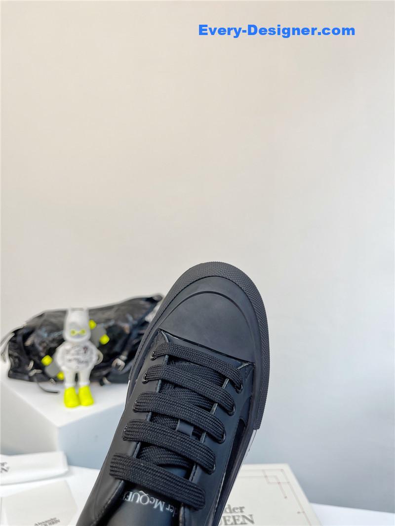 Alexander mcqueen retro sneakers skate shoes