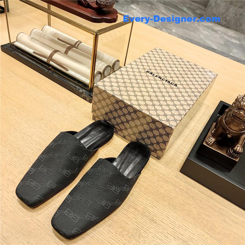 Ba1en*iaga padded flat toe slides