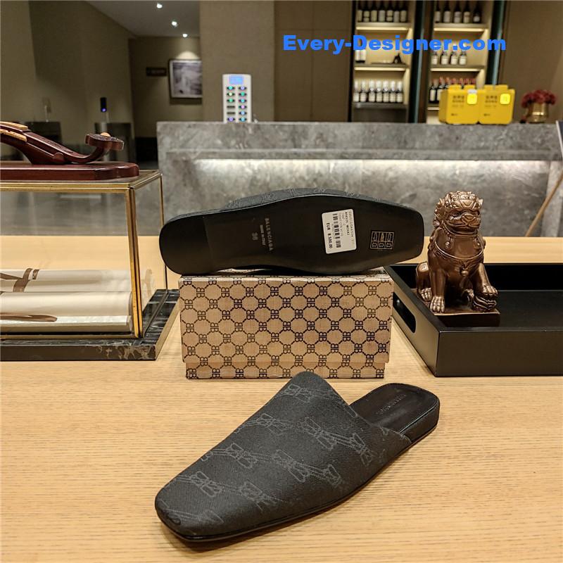 Ba1en*iaga padded flat toe slides