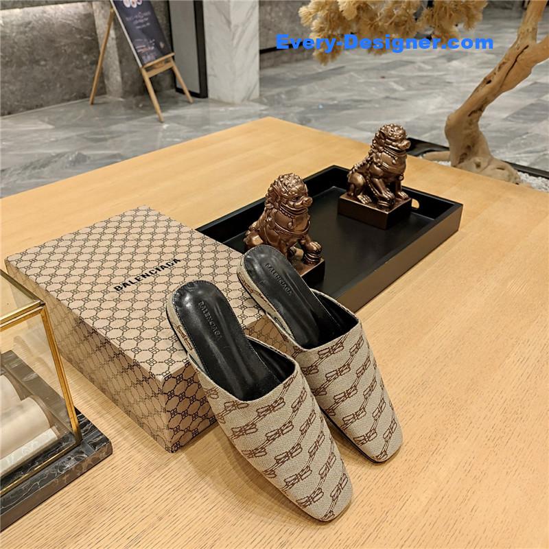 Ba1en*iaga padded flat toe slides