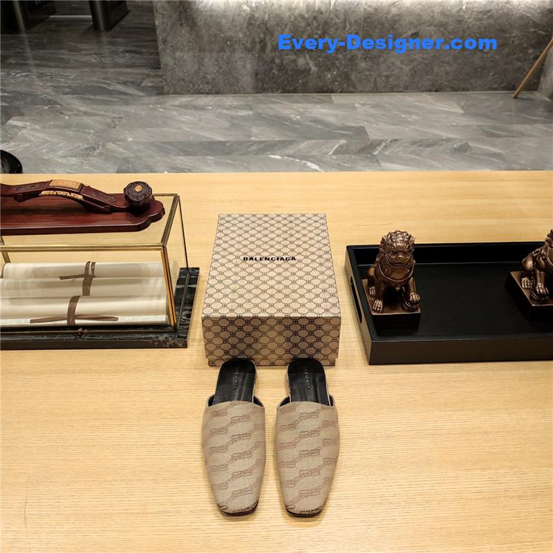 Ba1en*iaga padded flat toe slides