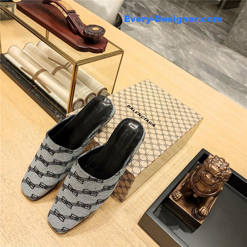 Ba1en*iaga padded flat toe slides