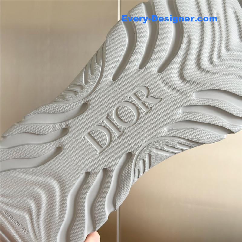 D10r couple models oblique platform slippers