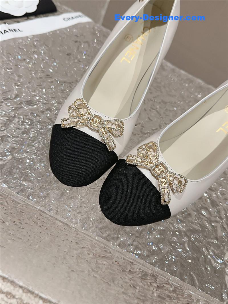 CC round toe gold chain shoes