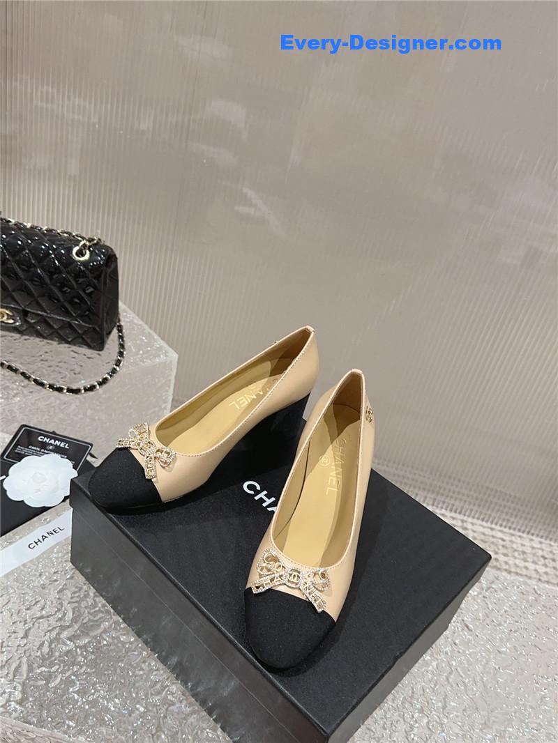 CC round toe gold chain shoes