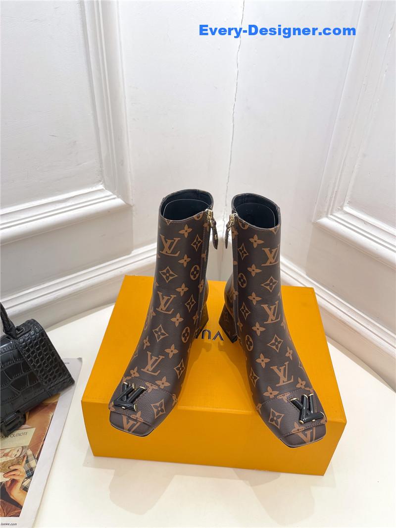 l0vis Vvtt0n lv new v-shaped chunky heel ankle boots