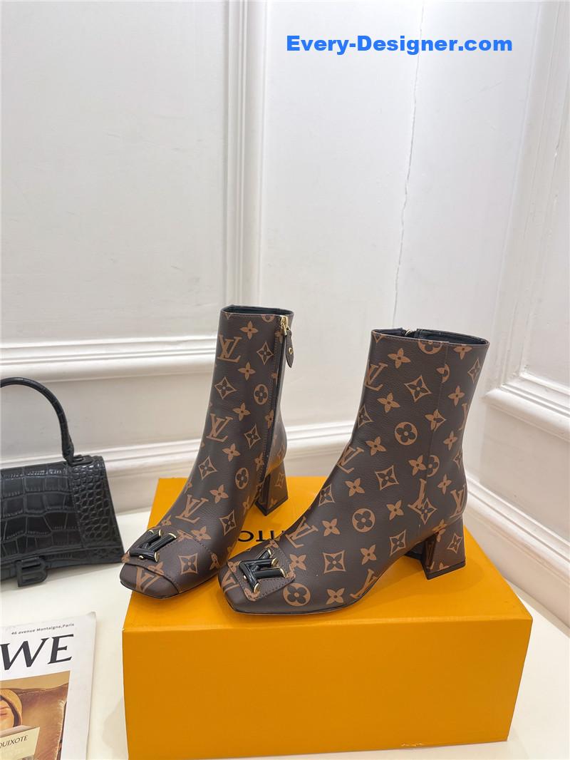 louis vuitton LV new V-shaped chunky heel ankle boots