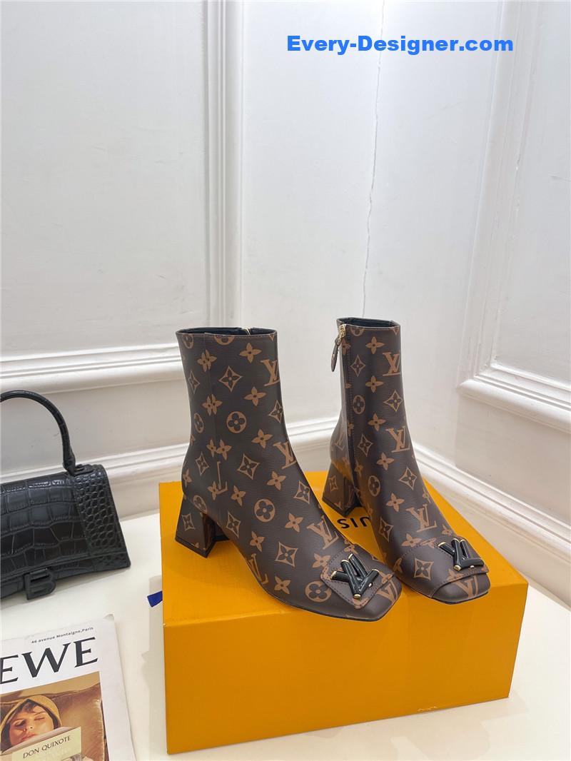 l0vis Vvtt0n lv new v-shaped chunky heel ankle boots