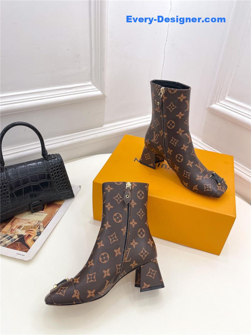 l0vis Vvtt0n lv new v-shaped chunky heel ankle boots