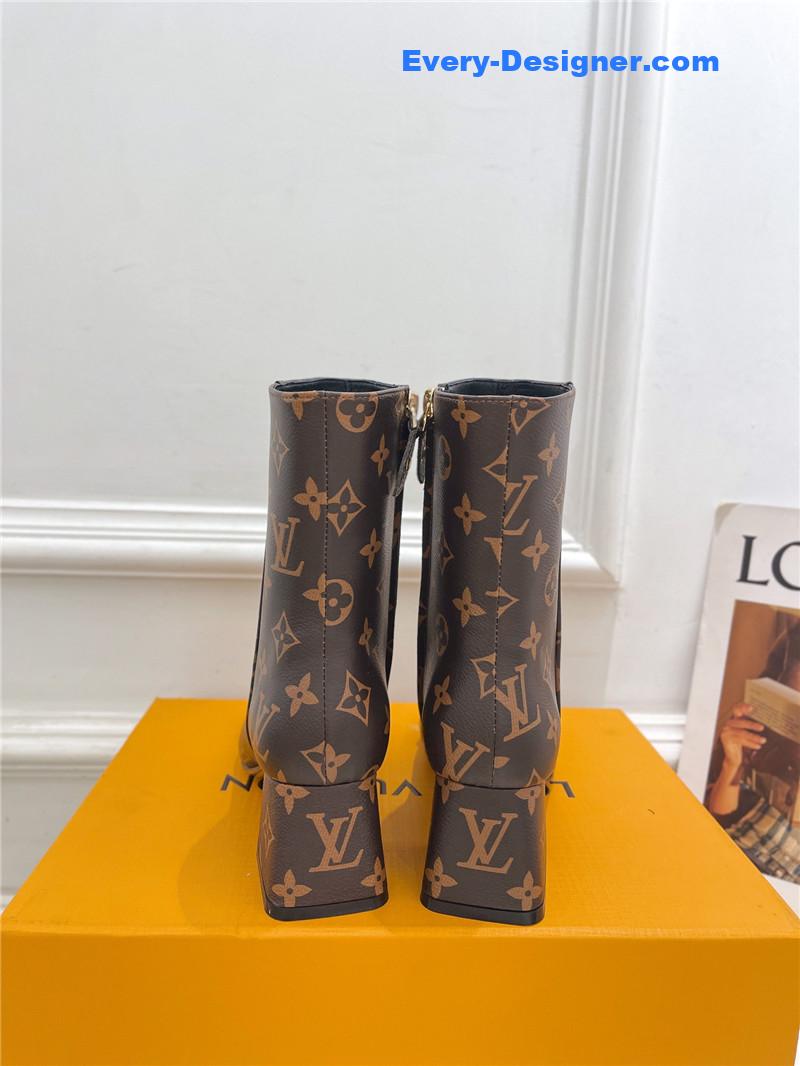 l0vis Vvtt0n lv new v-shaped chunky heel ankle boots