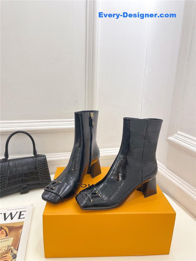 louis vuitton LV new V-shaped chunky heel ankle boots