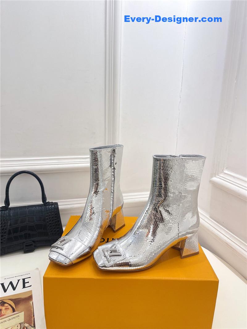 louis vuitton LV new V-shaped chunky heel ankle boots