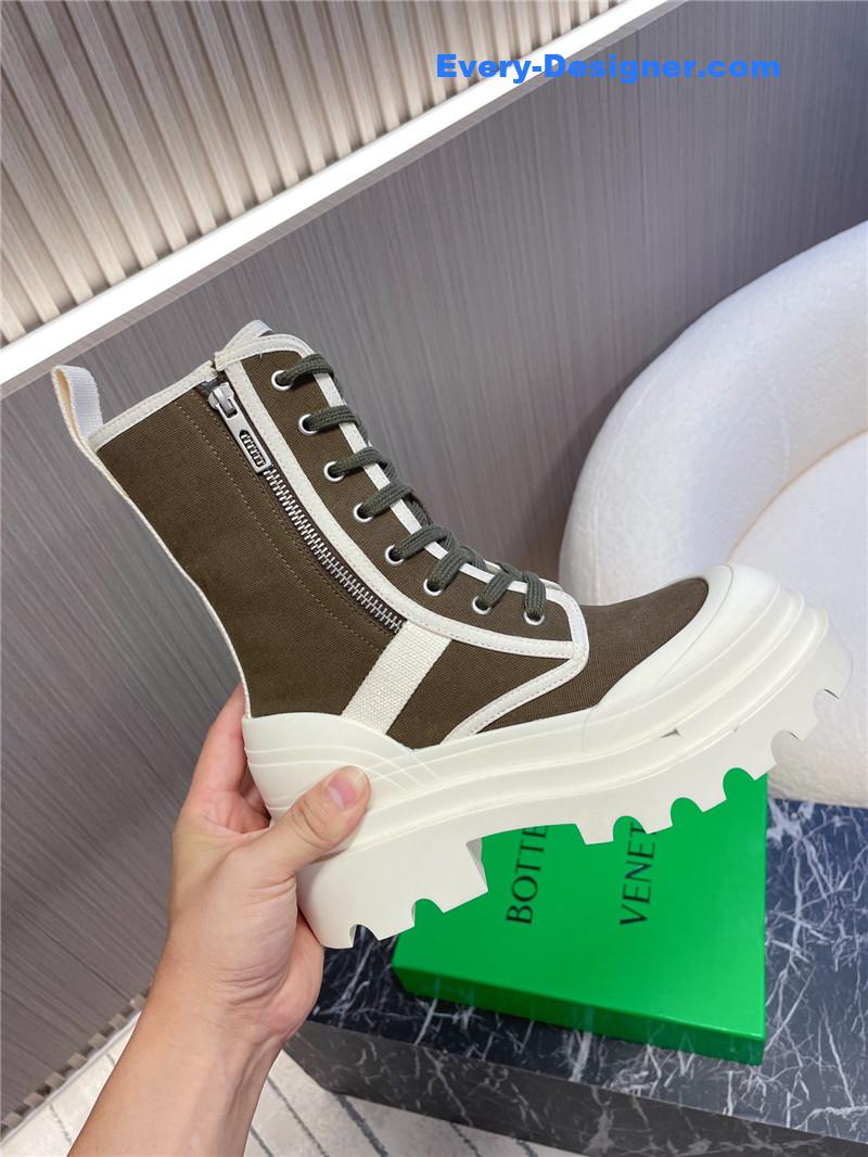 b0tt*ga Ven*ta couple’s biker boots